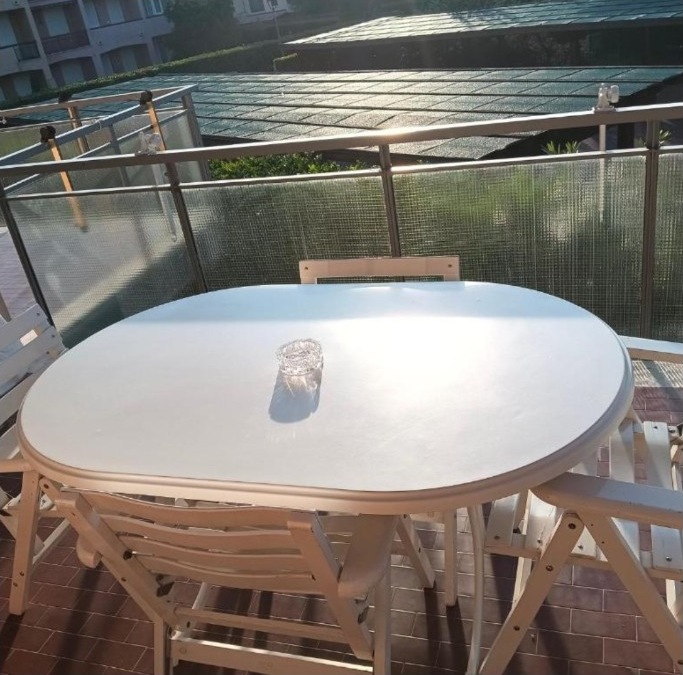 Der Balkon mit Tisch