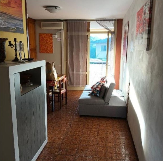 Wohnzimmer und Balkon